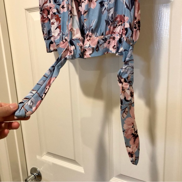 NWOT Willow & Clay Blue Pink Floral Summer Blouse Size Medium - Picture 7 of 14